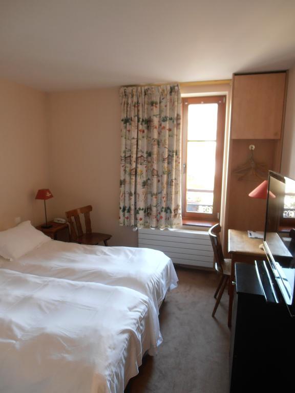 Les Cigognes Otel Abreschviller Oda fotoğraf
