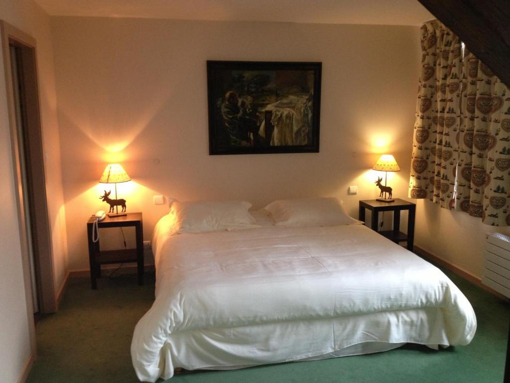 Les Cigognes Otel Abreschviller Oda fotoğraf